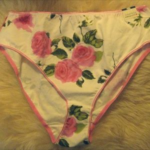 1 Pair Romantic Roses Avenue Hi Cut Panty 22/24